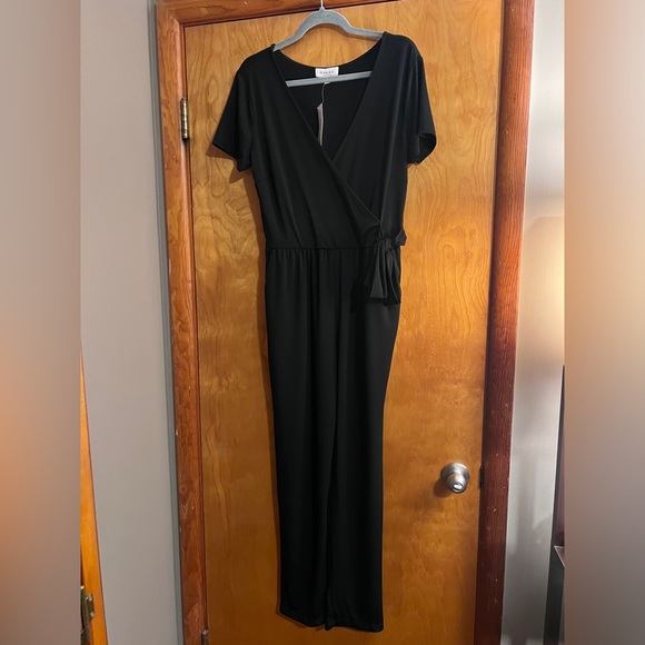 NWT Black short sleeve jumpsuit size large - Picture 1 of 4